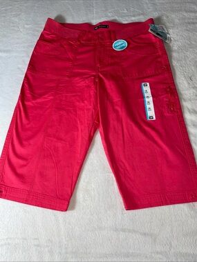 Women's Lee Relaxed Fit Skimmer Capri Stretch Sz 16M Coral. New With Tags 36x17